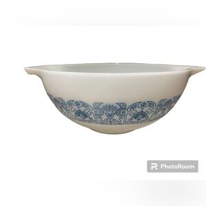 Pyrex" Blue Horizon" 2 1/2 Quart Nesting Bowl